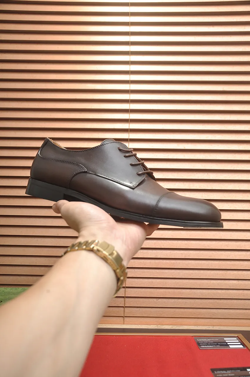 Men's shoes💰660💶 Brand: GUCCI (Gucci) Standard code: Men's code 39/44 (45/46 can be customized) Grade: Same as the official website Original quality Material: Original cowhide Water-dyed cowhide lining Original rubber outsole Style category: Men's fashionable casual leather shoes Distinguished big-name luxury elements top luxury Color: Actual picture